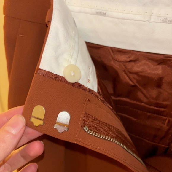 Aritzia Wilfred Effortless Crepe Pleated Pants - Anise Brown - Size 6 Short - Picture 13 of 14